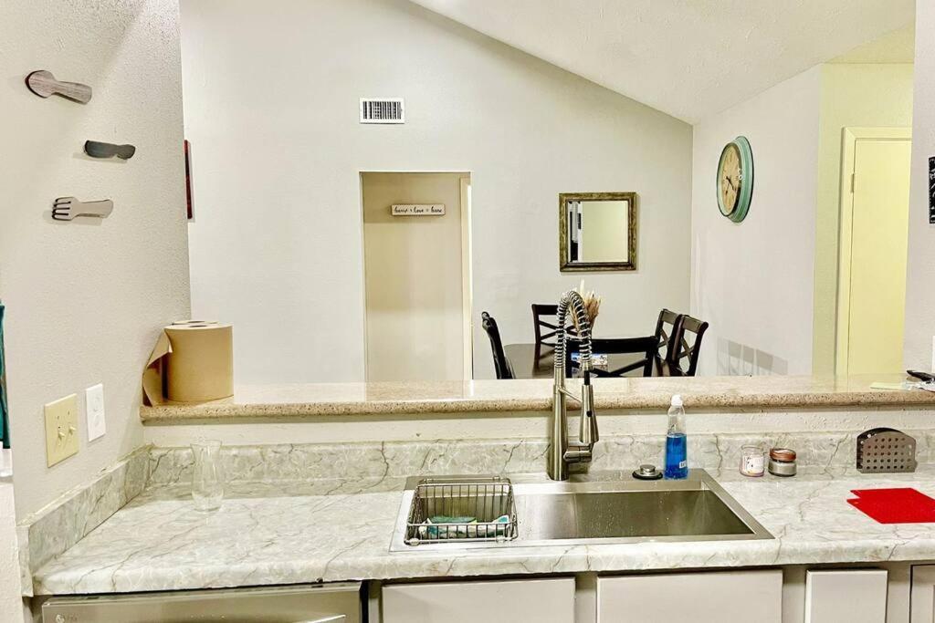 3 Bedroom Entire Home - Centrally Located In Katy, Texas المظهر الخارجي الصورة